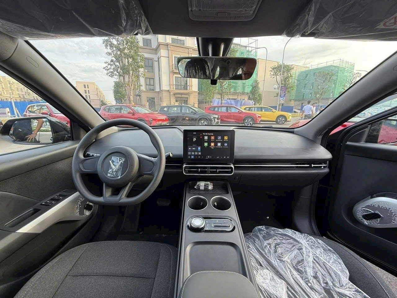 Nội thất VinFast Limo Green — bảng điều khiển và vô lăng MPV điện 7 chỗ Green Series