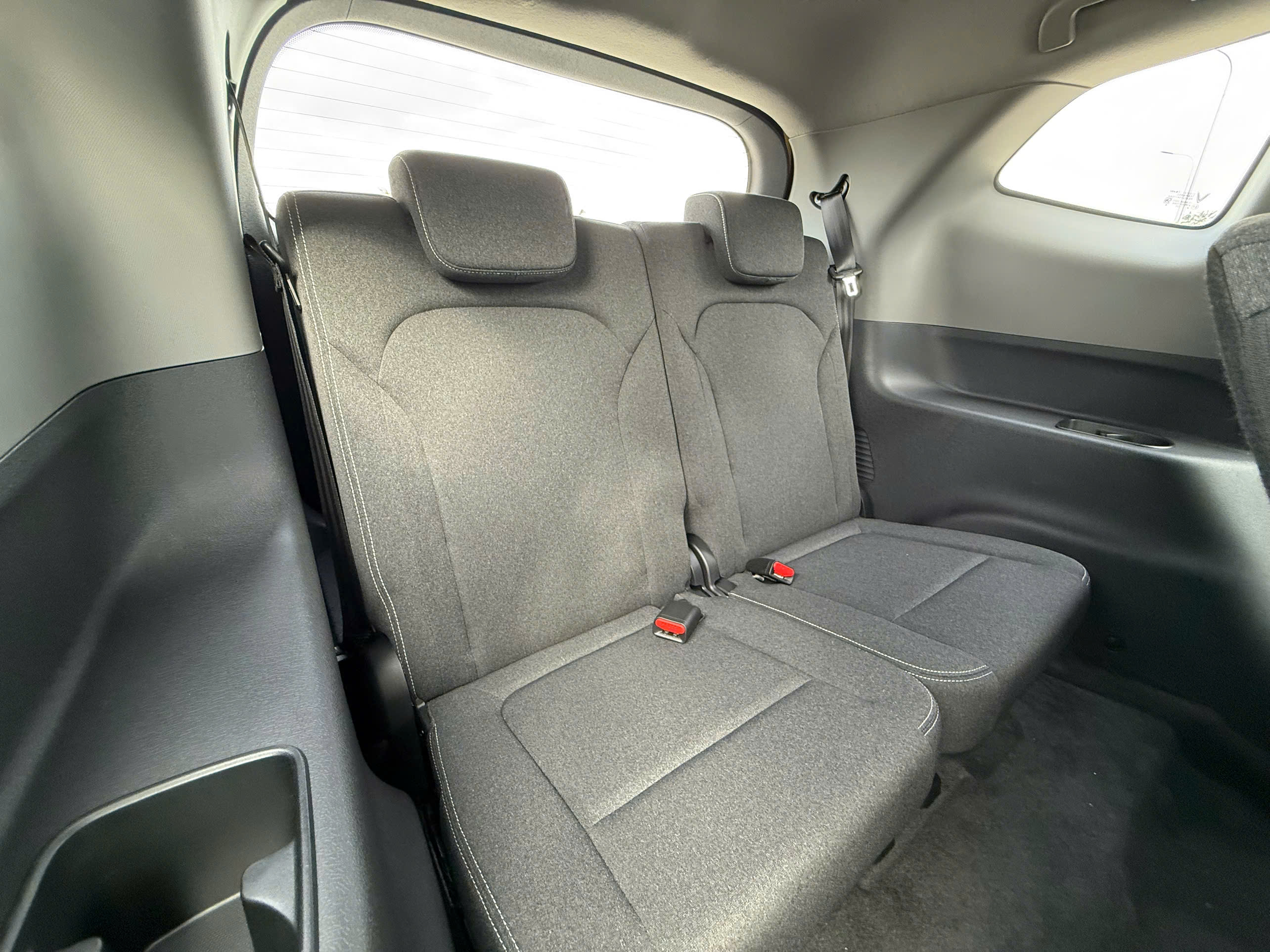 Hàng ghế sau VinFast Limo Green — khoang hành khách 7 chỗ rộng rãi MPV điện hạng C